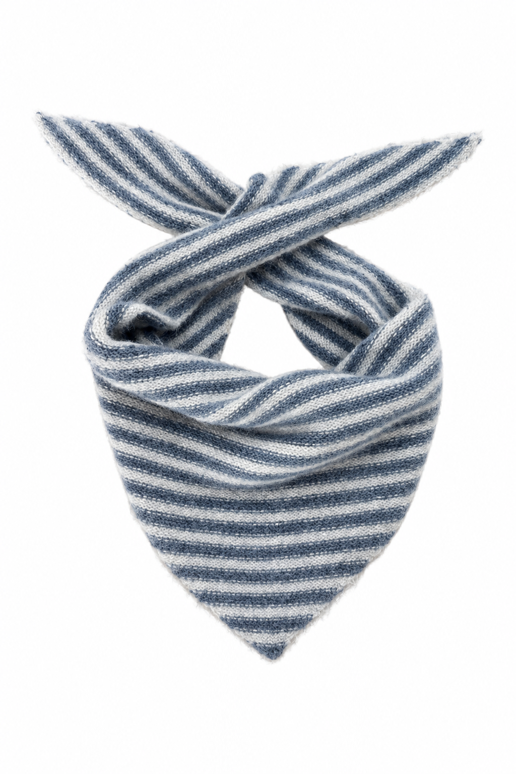 Bandana de punto a rayas azul anudada al cuello
