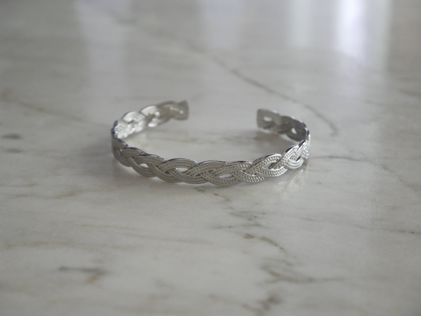 TRENZA PLATEADA