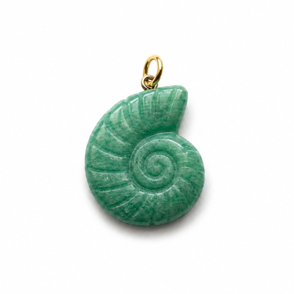 Charm caracola tallada en amazonita natural para cordón magnético — Ayutthaya&me