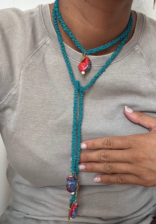 COLLAR VETTA TURQUESA (cordón de ganchillo con rocallas)