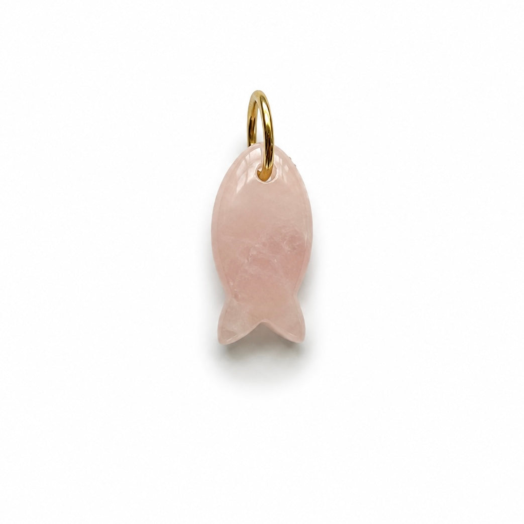 Charm pez tallado en cuarzo rosa natural para cordón magnético — Ayutthaya&me