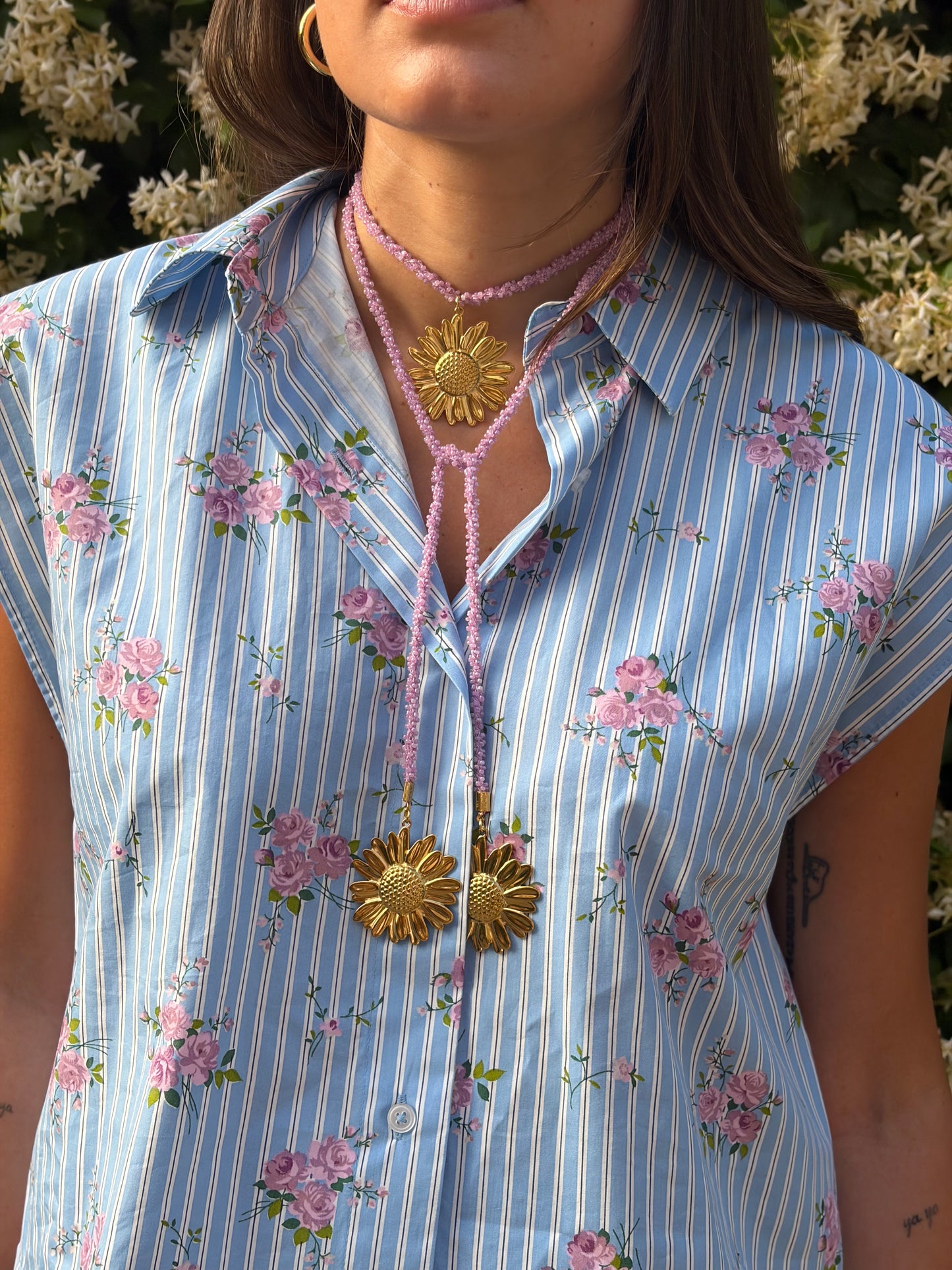 COLLAR VETTA MALVA GIRASOLES (cordón de ganchillo con rocallas)
