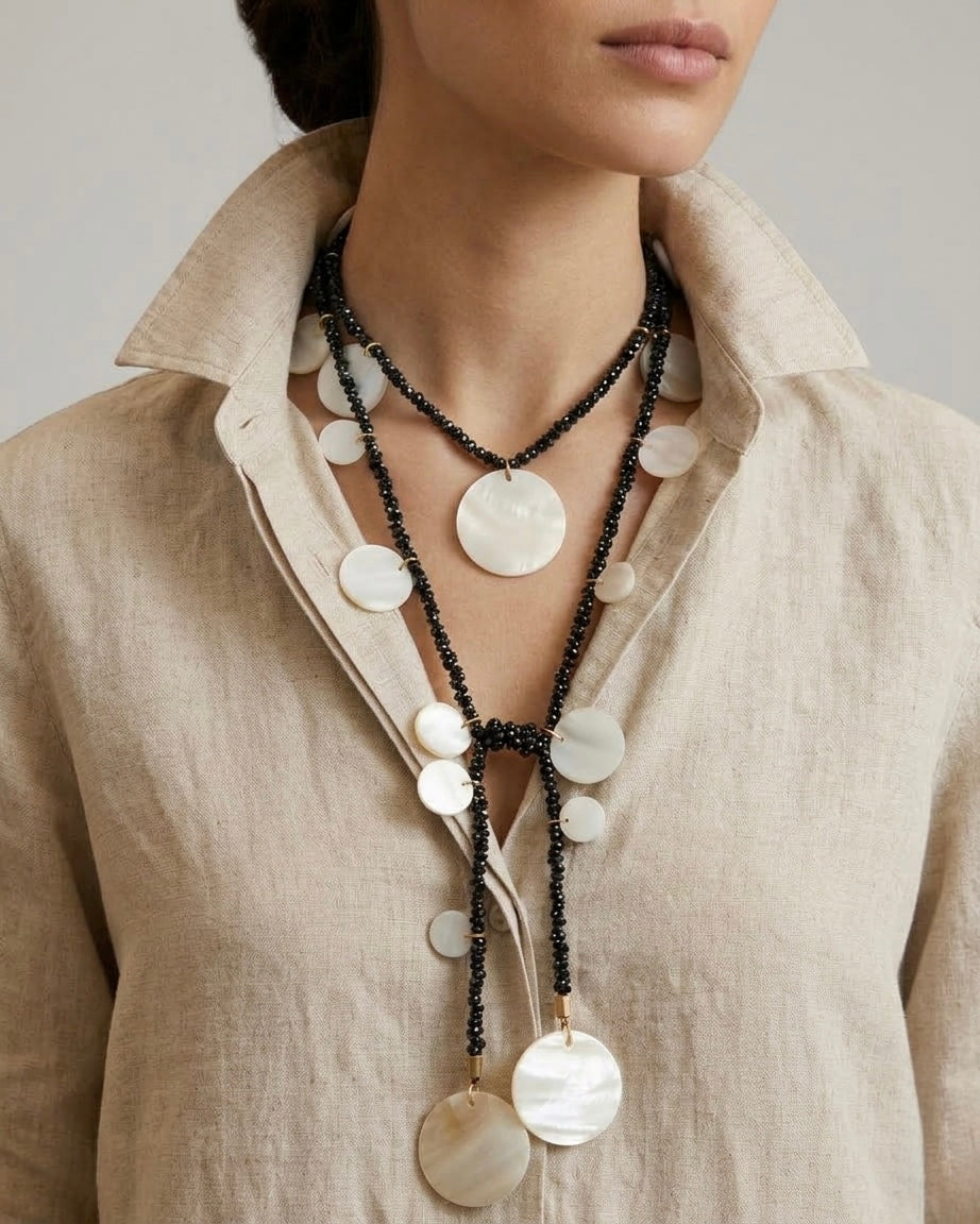 COLLAR VETTA AZUL NAVY CON NÁCAR (cordón de ganchillo con rocallas y nácar)